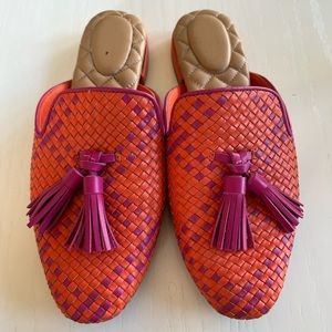 Size 8.5 | Birdies “Dove” mule in fuchsia/orange with tassel